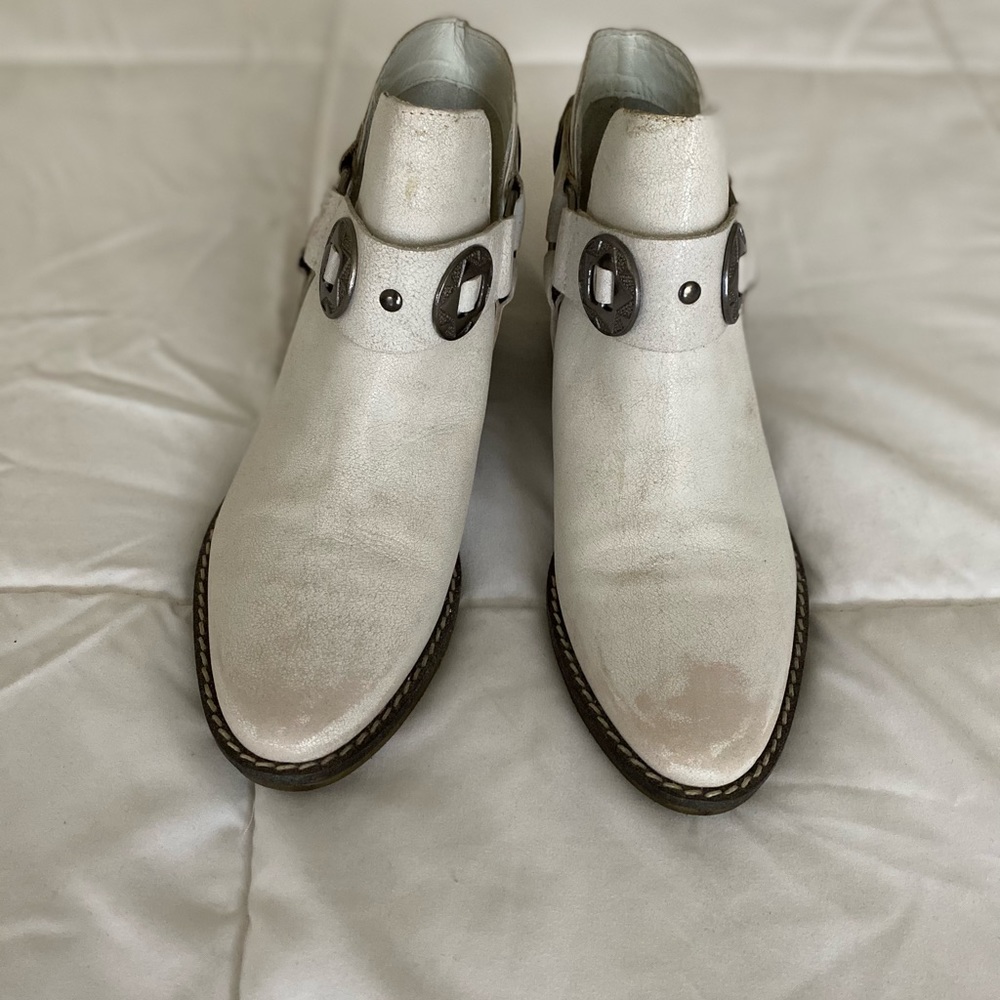 New Chinese Laundry Austin Bootie Buff Leather
